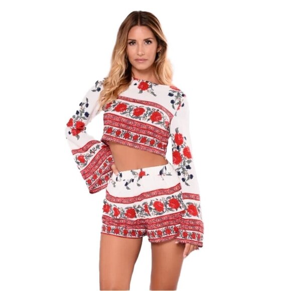 Fashion Nova Tops - ❤️ FASHION NOVA Floral Blouse Size L